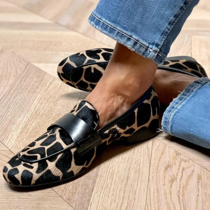Zora | Szykowne loafersy z fakturowanym panterkowym wzorem
