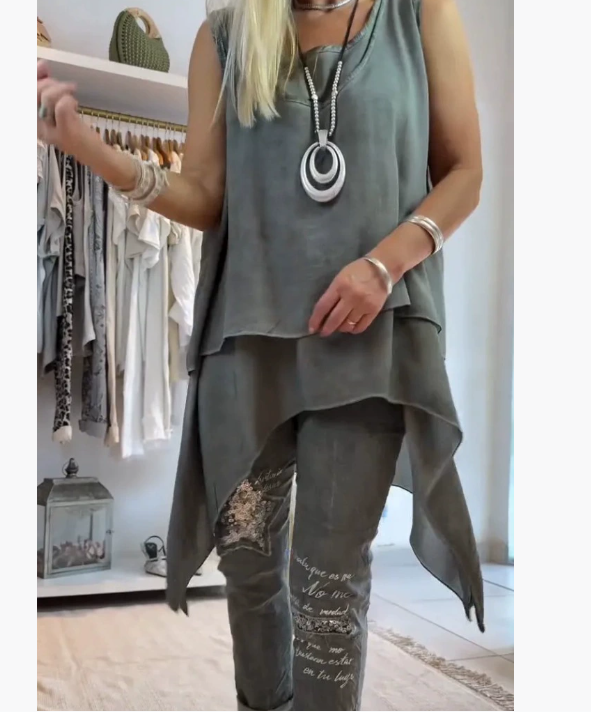 Gienia | Dwuczęściowy komplet damski: top bez rękawów i spodnie z nadrukiem.