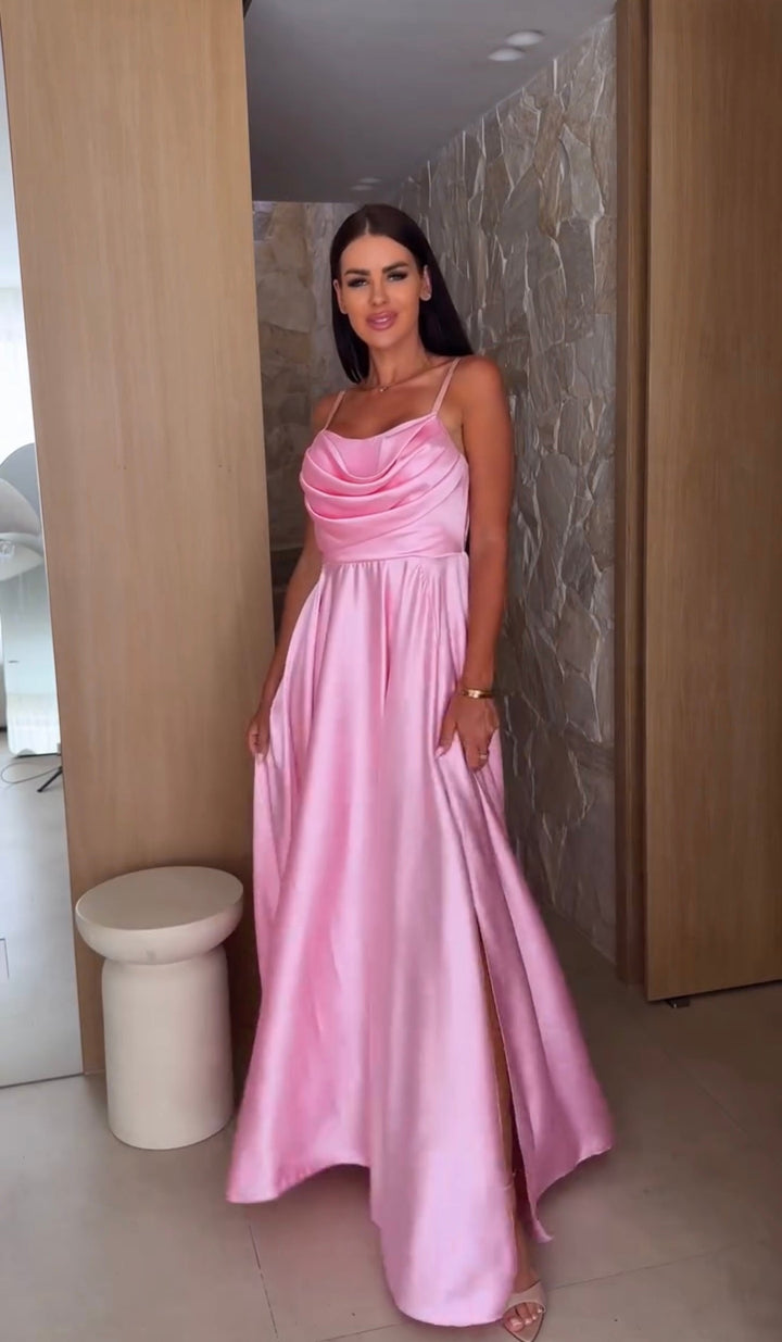 Kryśka | Elegancka sukienka z wysokim rozcięciem z boku