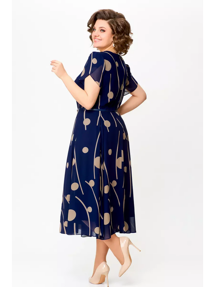 Celina | Lekka sukienka z fakturą przypominającą szyfon i nowoczesnym nadrukiem