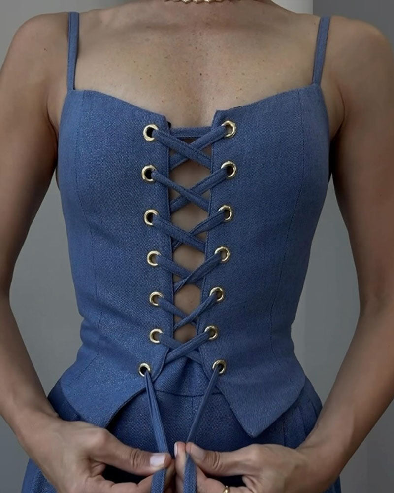 Natasza | Dopasowany top inspirowany gorsetem i plisowane spodnie – komplet