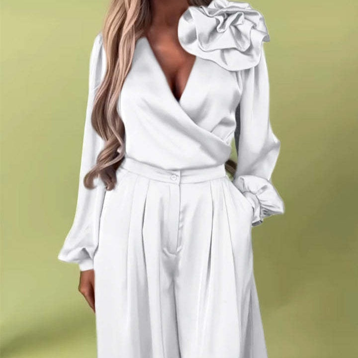 Witoria | Elegancki zestaw z satyny – koszula kopertowa z długimi rękawami i szerokie spodnie