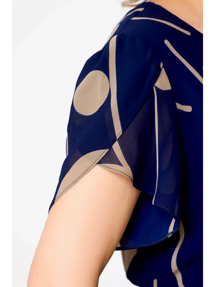 Celina | Lekka sukienka z fakturą przypominającą szyfon i nowoczesnym nadrukiem