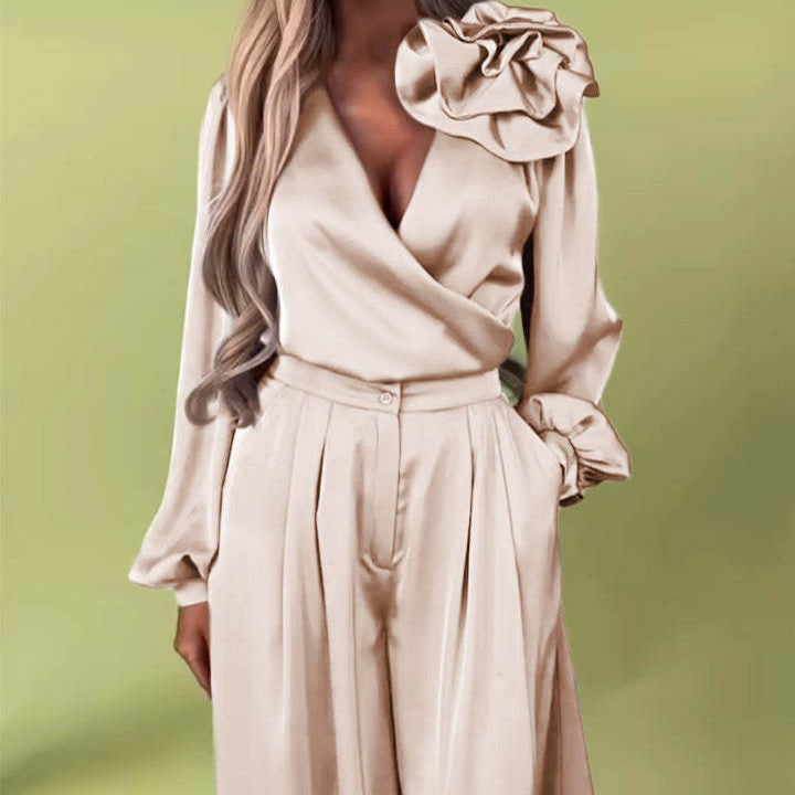 Witoria | Elegancki zestaw z satyny – koszula kopertowa z długimi rękawami i szerokie spodnie