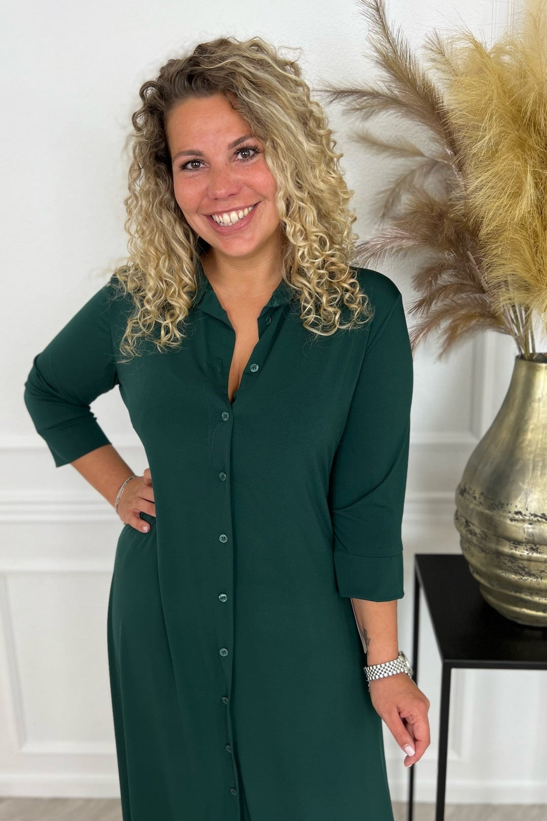 Grazyna | Koszulowa sukienka midi z klasycznym kołnierzykiem i zwiewną linią A