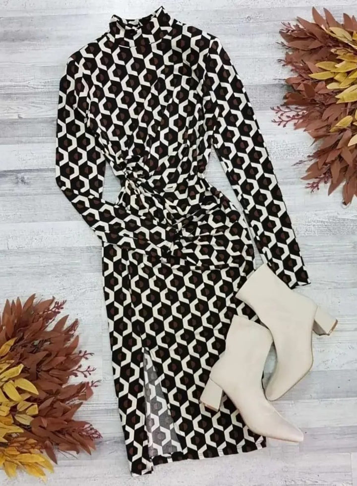 Patrycja | Sukienka Midi z Mock Neck o Dopasowanej Sylwetce i Bocznym Rozcięciem