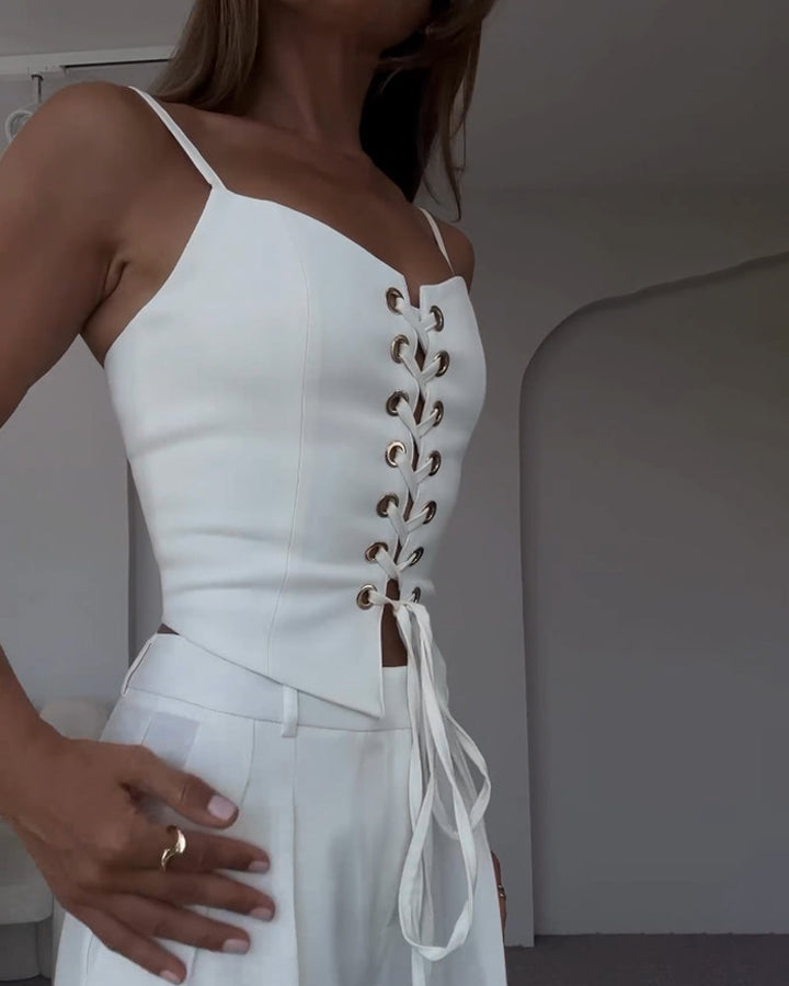 Natasza | Dopasowany top inspirowany gorsetem i plisowane spodnie – komplet