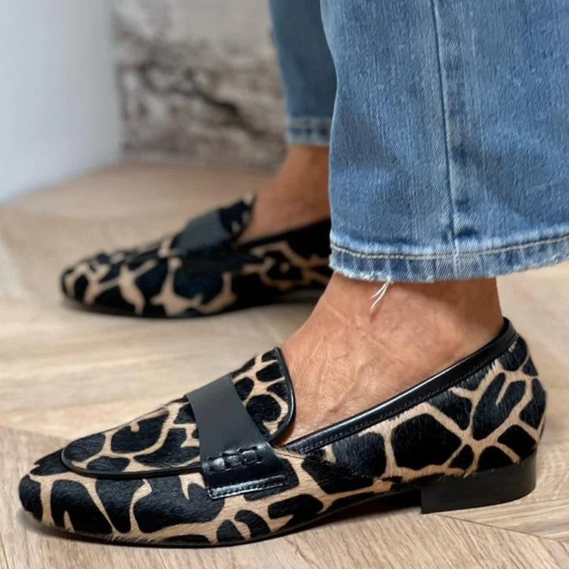 Zora | Szykowne loafersy z fakturowanym panterkowym wzorem