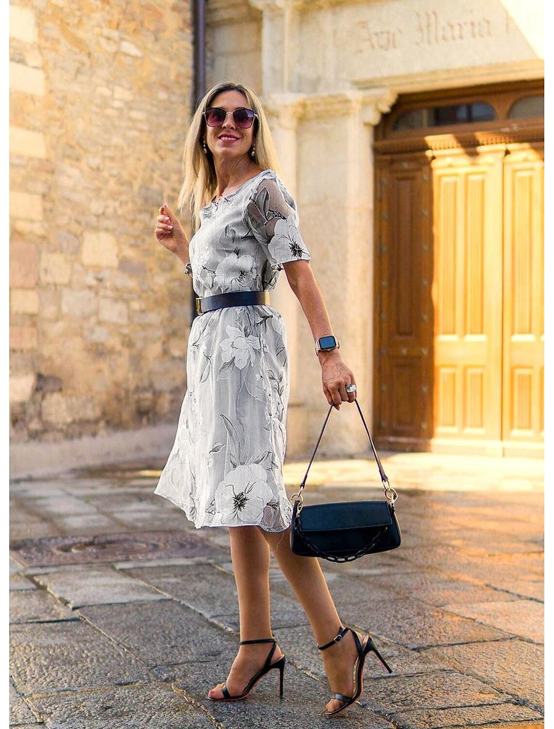 Eliza | Sukienka midi z okrągłym dekoltem i siateczkowym nadrukiem w kwiaty