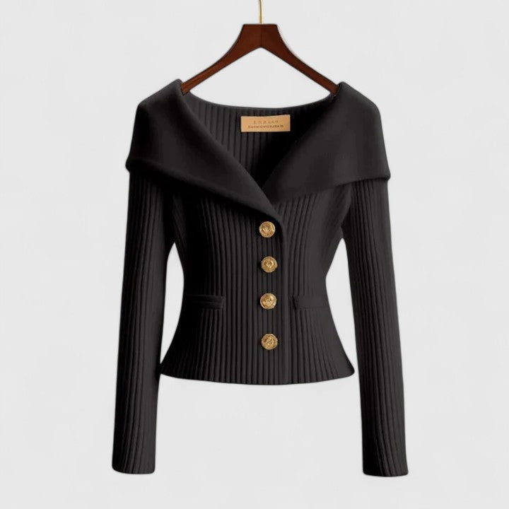 Sweter z szerokim kołnierzem – elegancja i wygoda w jednym