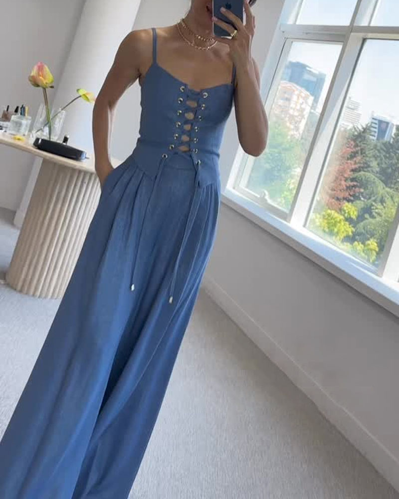 Natasza | Dopasowany top inspirowany gorsetem i plisowane spodnie – komplet