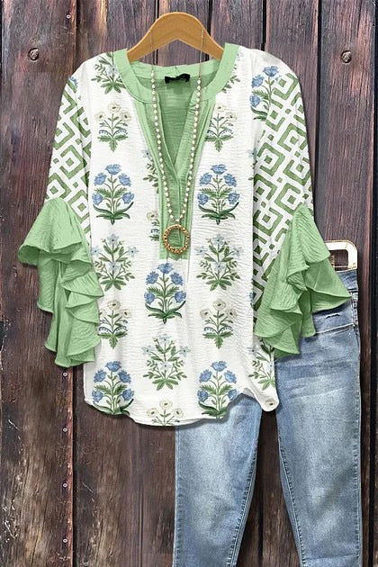 Fiołka | Bluzka w kwiatowy wzór z falbanowymi rękawami i kobiecym krojem