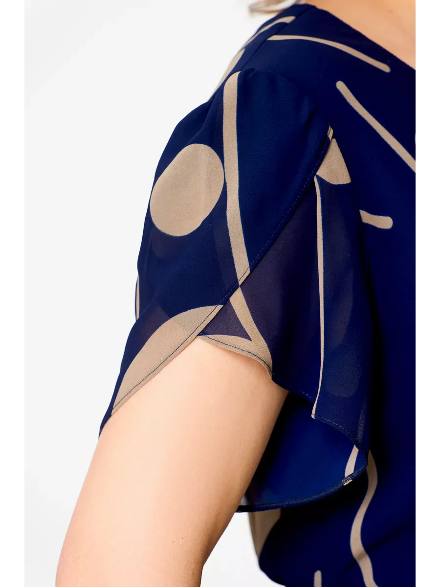 Celina | Lekka sukienka z fakturą przypominającą szyfon i nowoczesnym nadrukiem