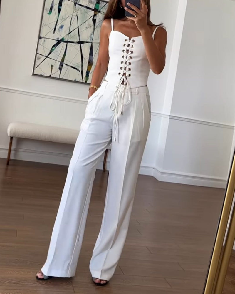 Natasza | Dopasowany top inspirowany gorsetem i plisowane spodnie – komplet